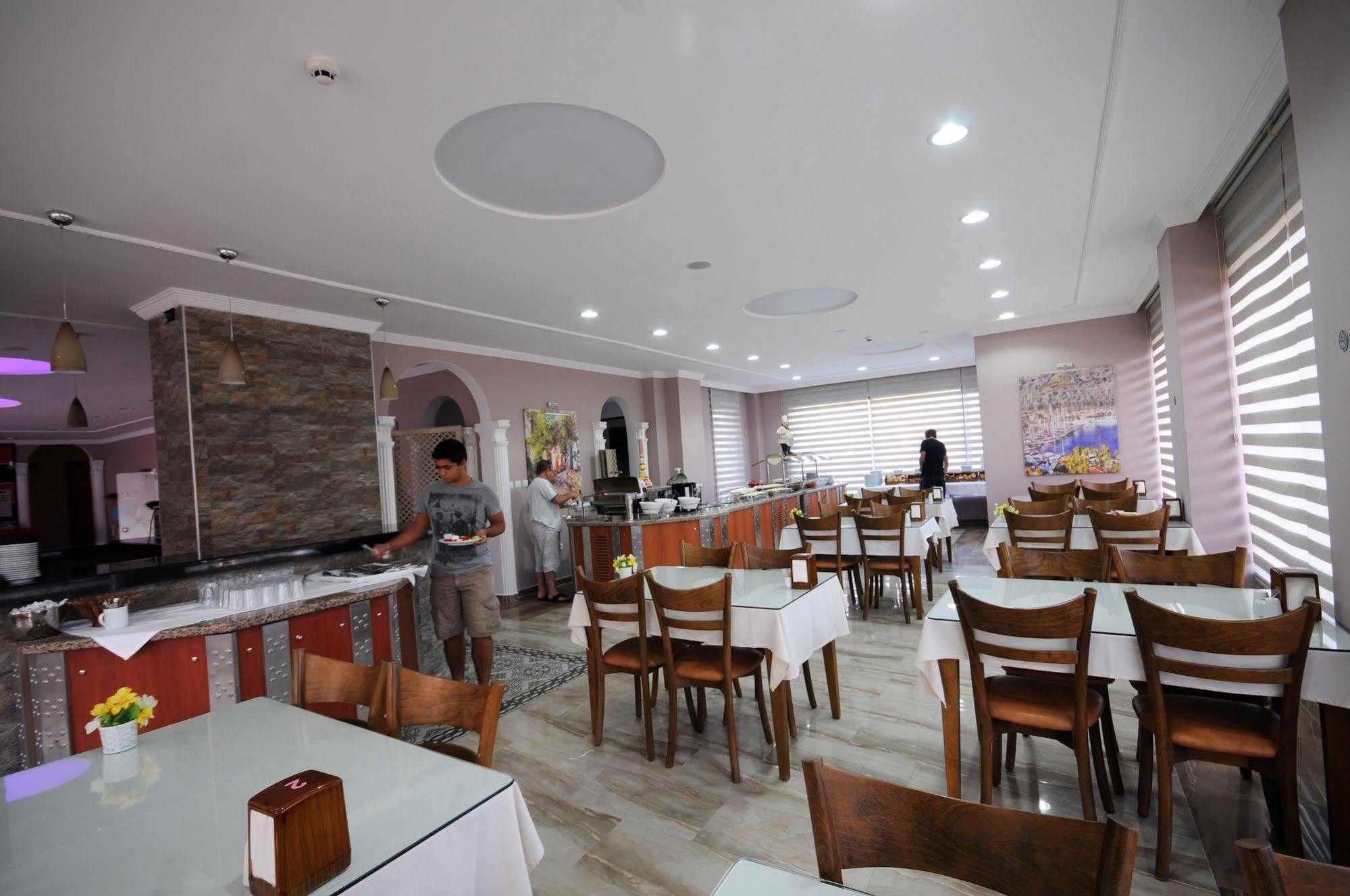 Otel Rosy 2*